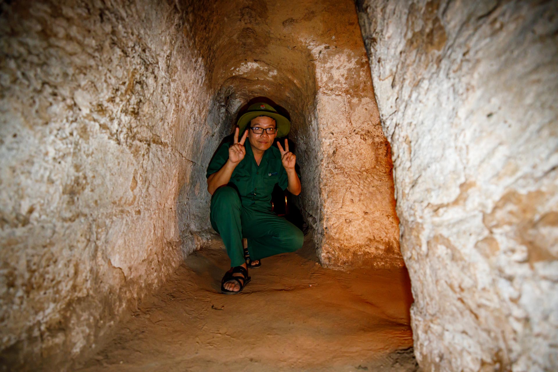 /fm/Files//Pictures/Ido Uploads/Asia/Vietnam/Cu Chi/Cu Chi - Soldier in Tunnel - NS - SS.jpg